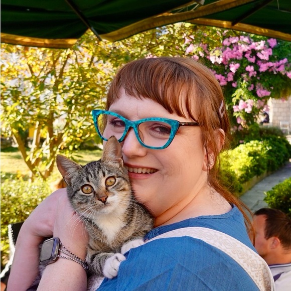 Meet your Posher, Andrea - Picture 4 of 6